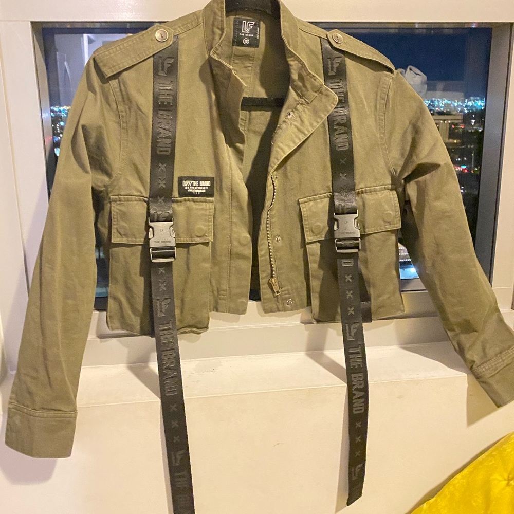 Sexy LF cropped Olive green cargo jacket XS NWOT oversized pockets buckle front
